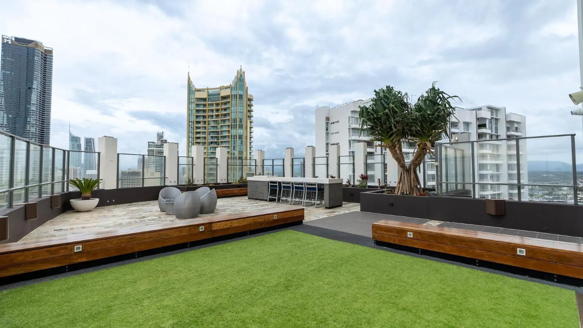 Stunning High Level Deluxe Apartment At Rhapsody Голд-Кост