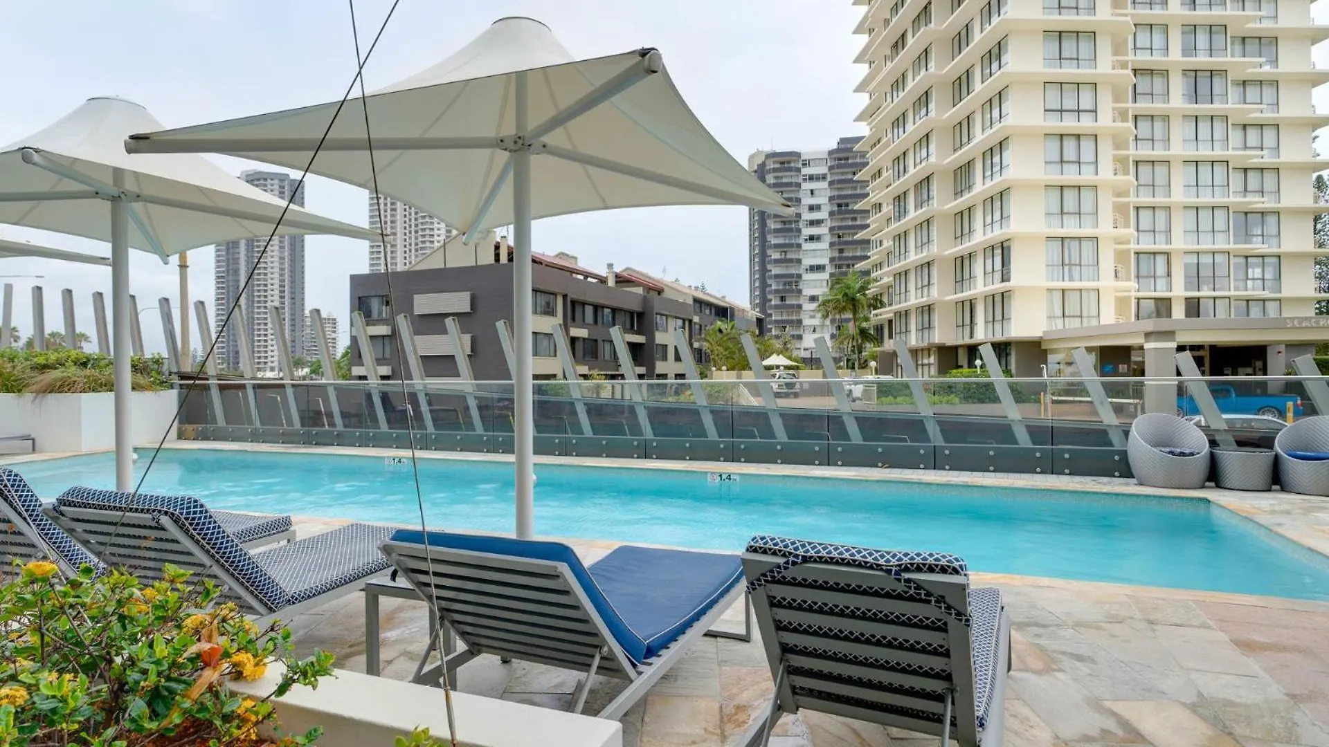 Stunning High Level Deluxe Apartment At Rhapsody