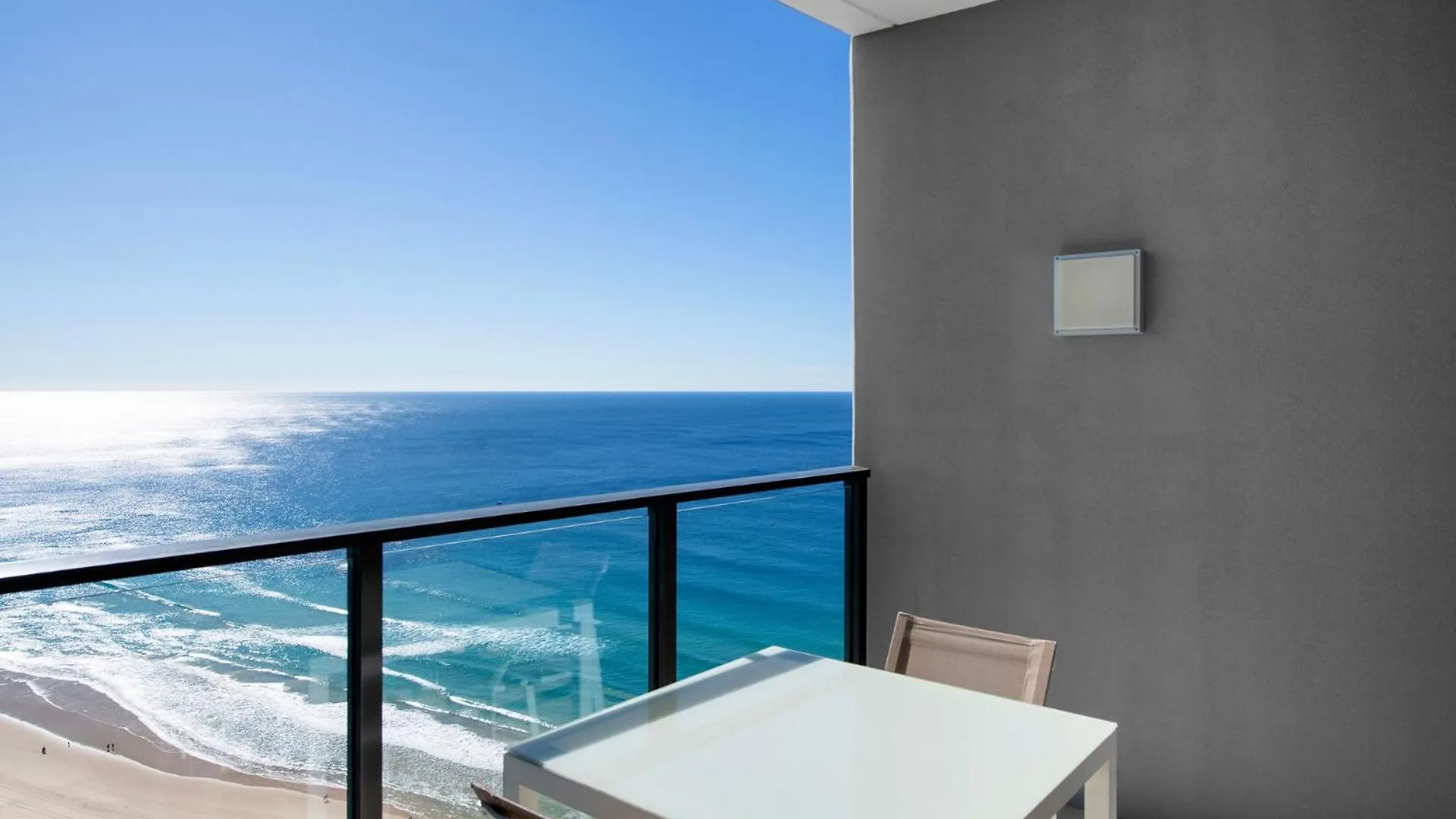 Stunning High Level Deluxe Apartment At Rhapsody