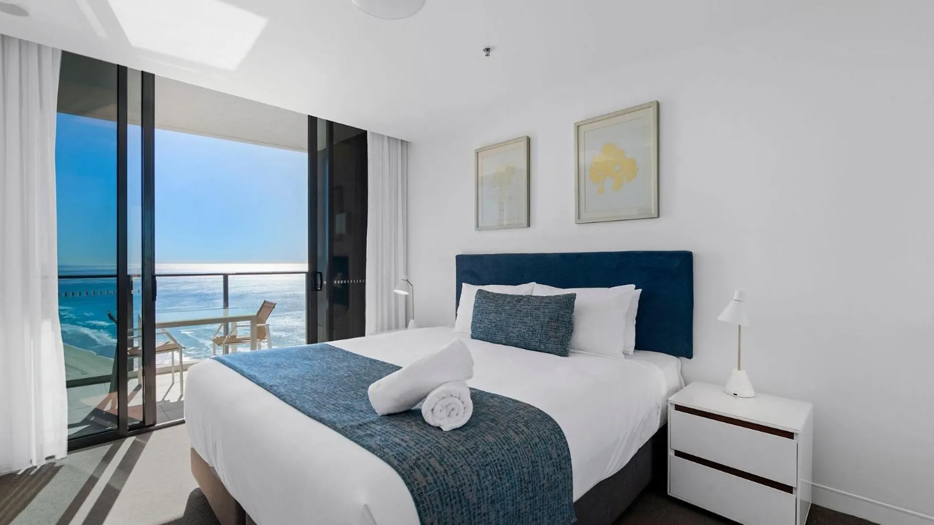 Stunning High Level Deluxe Apartment At Rhapsody