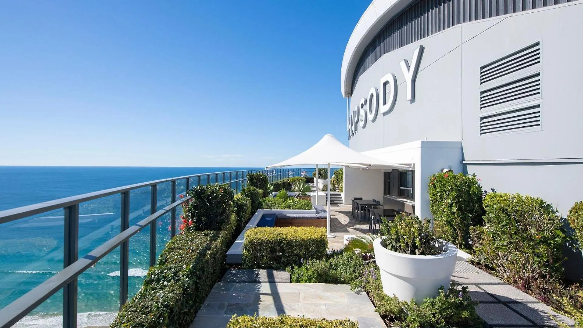 Stunning High Level Deluxe Apartment At Rhapsody