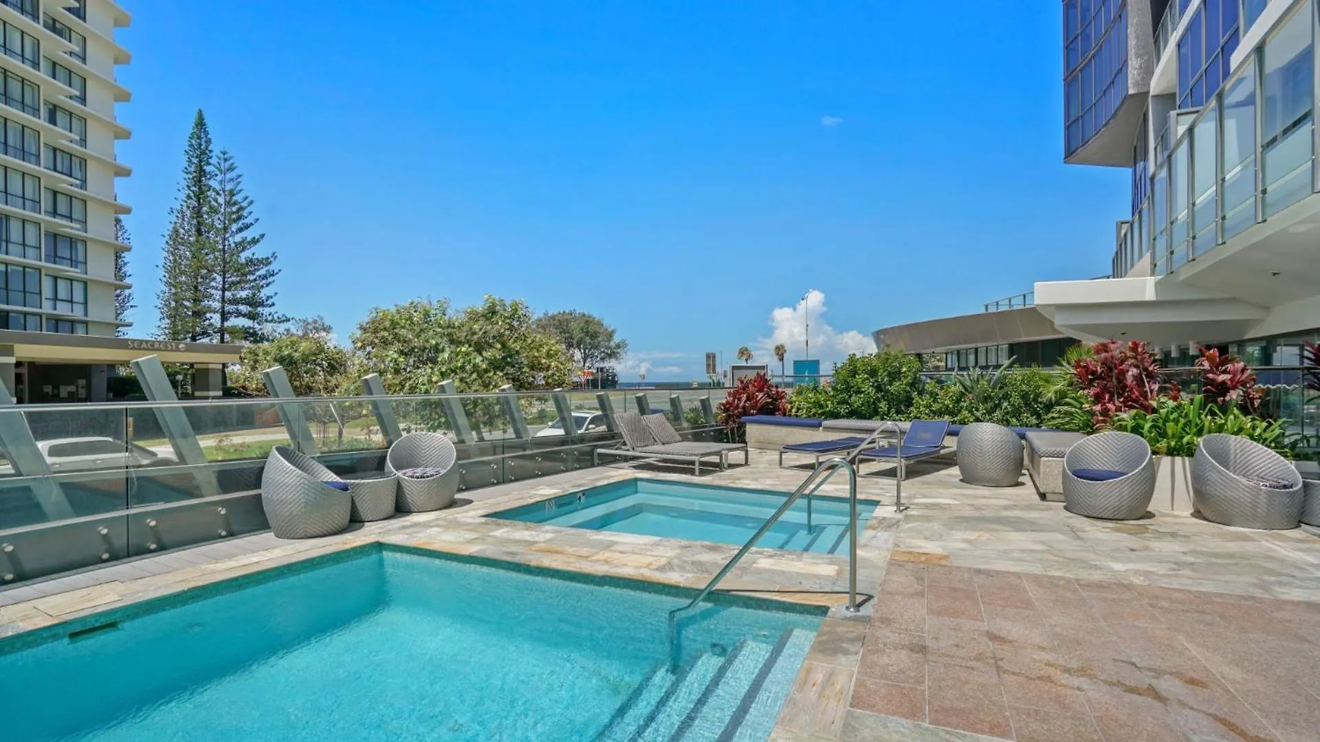Stunning High Level Deluxe Apartment At Rhapsody